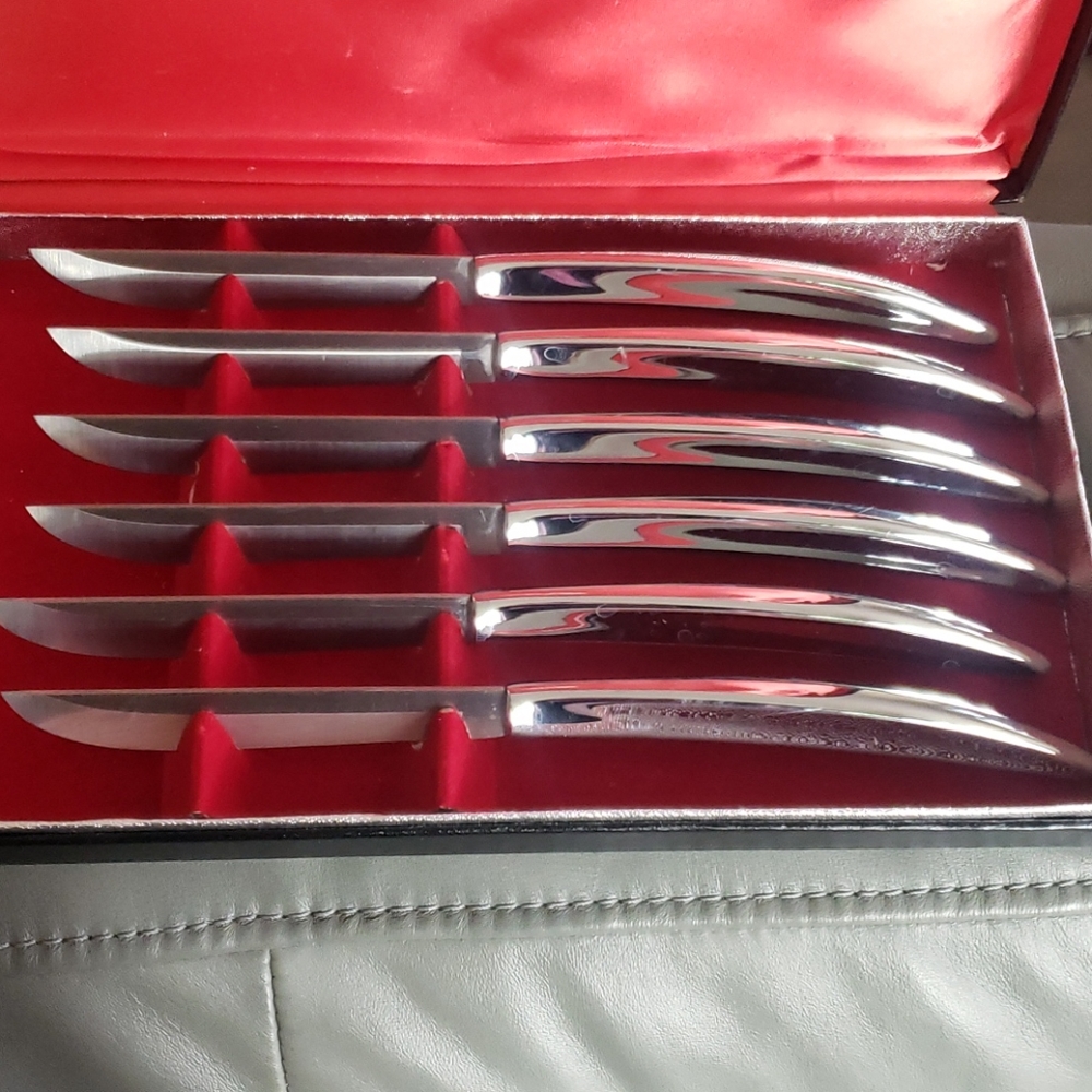 Carvel Hall Steak Knives
